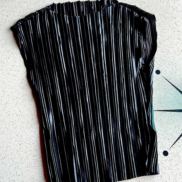 Satin pleated top - Picture 2 of 4